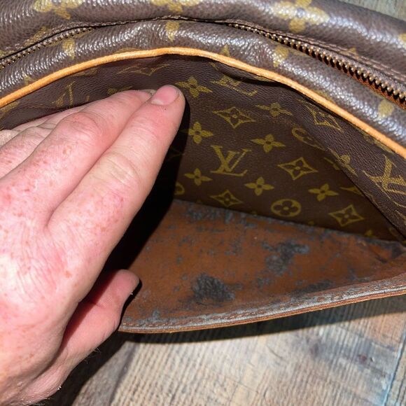 Authentic Louis Vuitton Compiegne 28 Mono Clutch - Picture 9 of 12